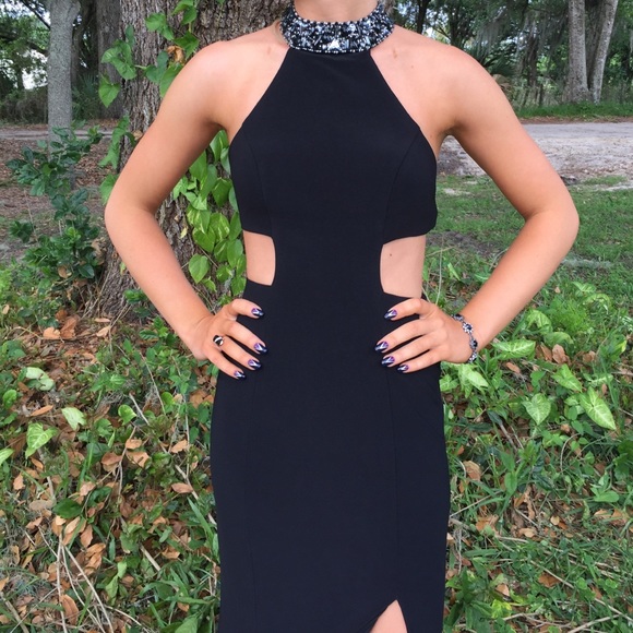 Elegant black dress - Picture 3 of 3